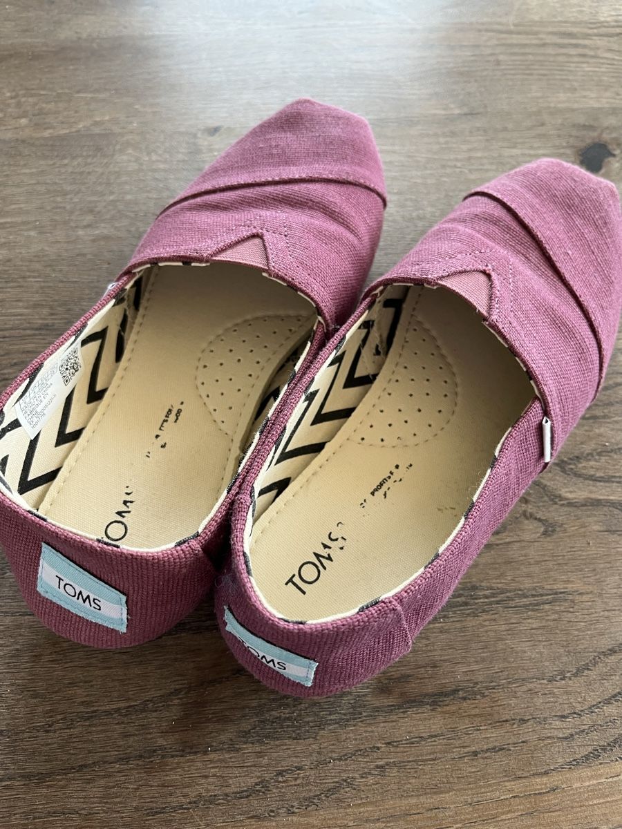 Schuhe für Mädchen: Toms Slipper Mädchen – Gebraucht aus Rosshäusern von Travellerz