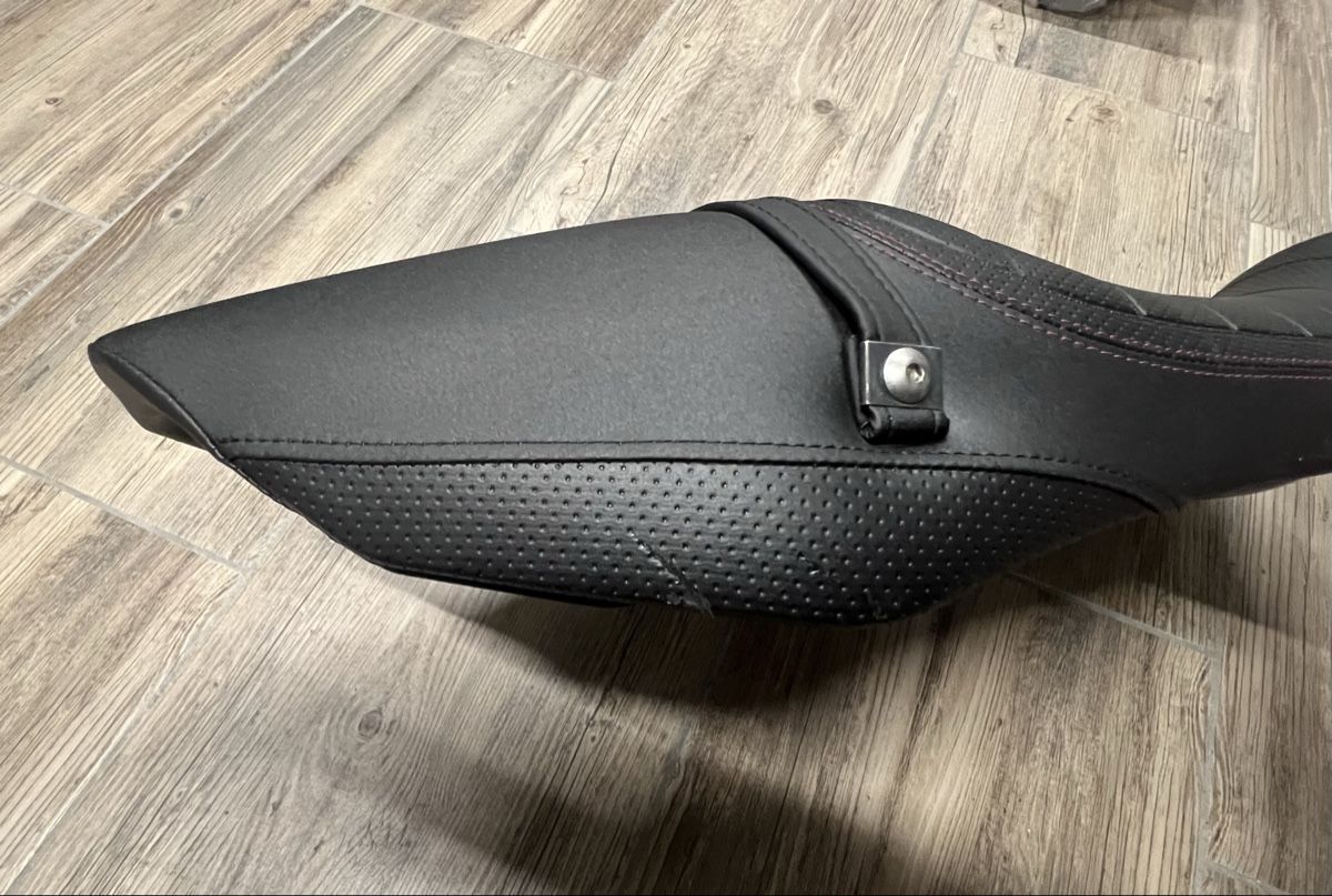 Yamaha Tutti i ricambio per moto: Yamaha XJR selle – Usato da Fribourg venduto da jul_65j9 4