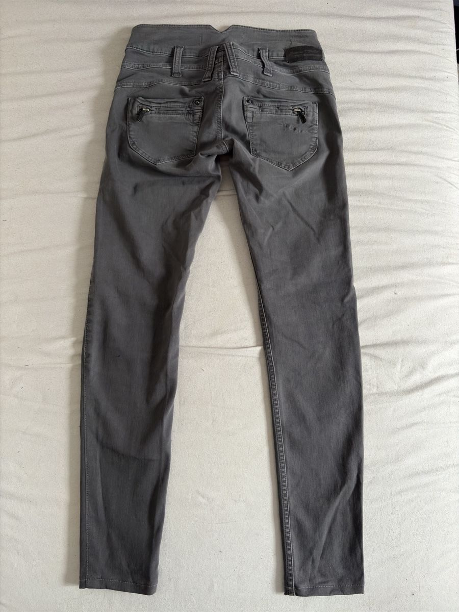 Freeman T. Porter Jeans: Jean gris 34 – Nuovo (secondo la descrizione) da Moudon venduto da TigerrrEye 1