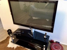 Fernseher Full HD Marke LG mit Rack 360* drehbar