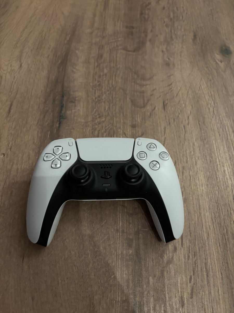 Sony Console: Playstation 5 disc version + controller – Usato da Münchringen venduto da ced_x2dn 4