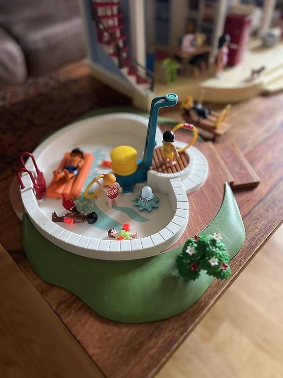 Giocattoli: PLAYMOBIL Haus mit Auto & Pool – Usato da Mellingen venduto da BB2005 3