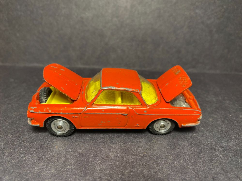 VW Volkswagen 1500 Karmann Ghia Coupé - Corgi Toys 8
