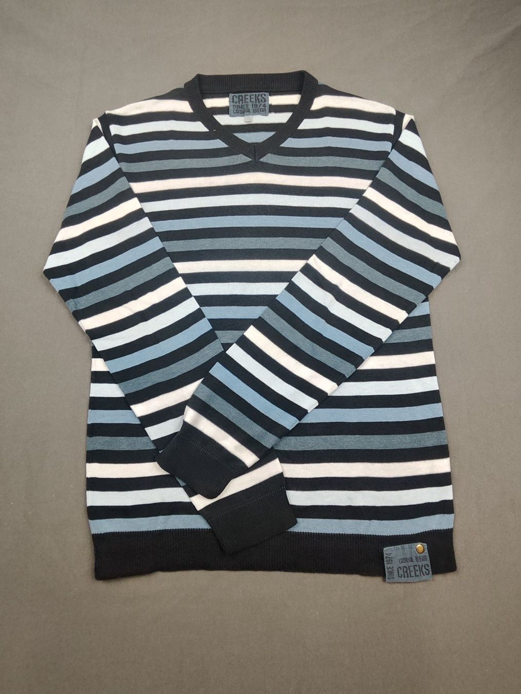 Pullover & Sweatshirts: CREEKS | pull rayé bleu noir blanc col V | S homme – Gebraucht aus Bonfol von Elise.Str