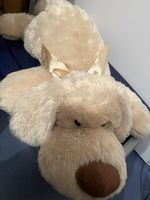 Stofftier Hund beige mit Schleife gross neuwertig