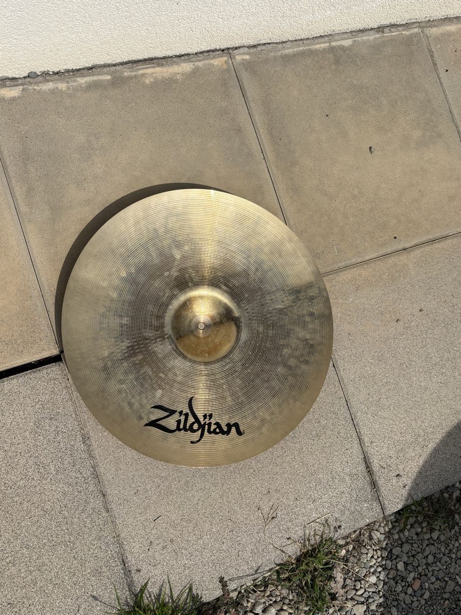 Zildjian Instruments de musique: Zildjian Medium Ride 20" 51cm  – D'occasion à Novazzano par aaaaac27 1