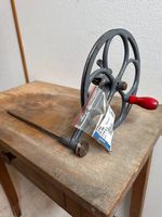 Antikes Handschwungrad Antrieb Uhrmacherdrehbank Boley-Stil