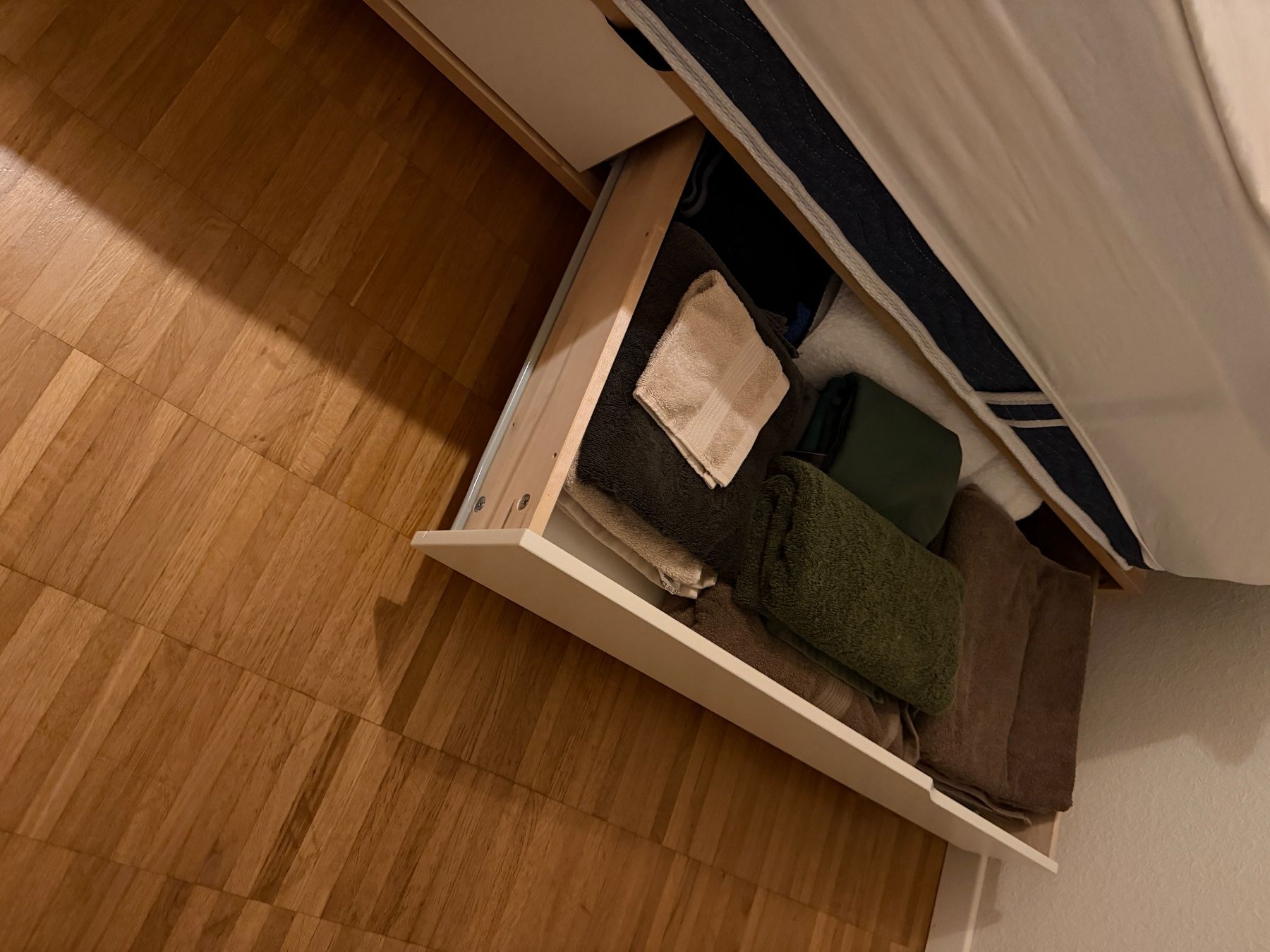 Ikea Letti: Ikea Mandal 140x200 in Zug – Usato da Zug venduto da hydropower 1