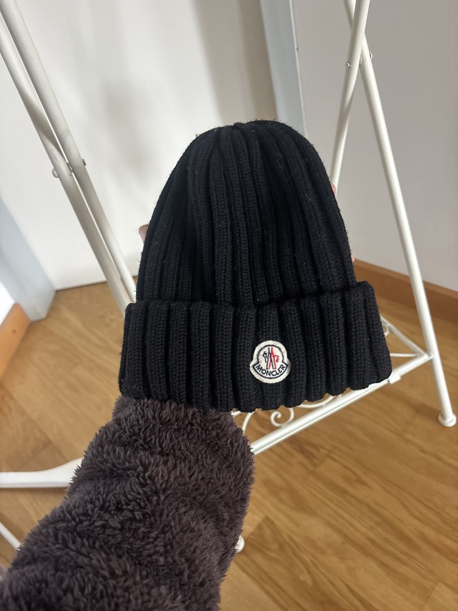 Moncler Copricapi, berretti & cappellini: Moncler Stickmütze in schwarz – Usato da Basel venduto da AnninaD97
