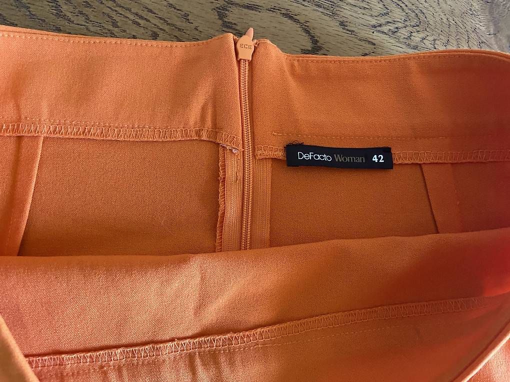 Jupes: Rock orange Grösse 42 – D'occasion à Zürich par ragusa45 1