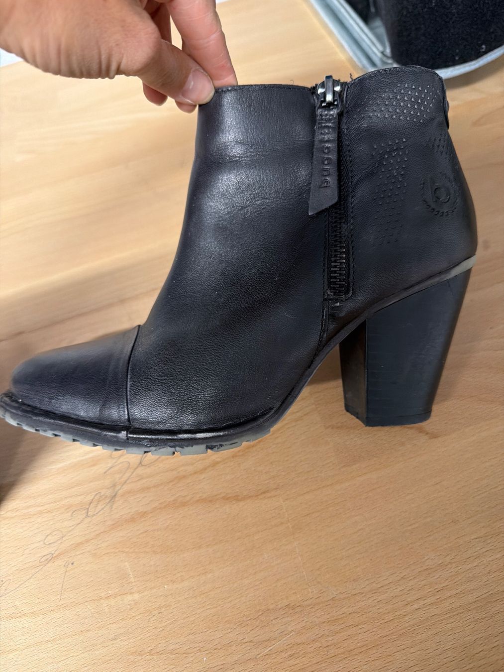 Bugatti Scarpe da donna: Bugatti Leder Stiefeletten, Gr. 37 – Usato da Obersaxen venduto da jen_6dnw 1