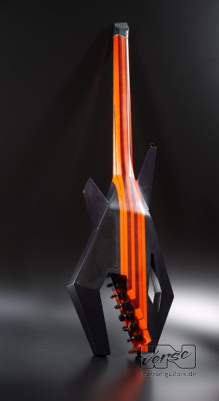 Strumenti musicali: INVERSE GUITARS PiranhaGuitar – Nuovo e nell'imballaggio originale da Schaffhausen venduto da Saitensprung_SH 1