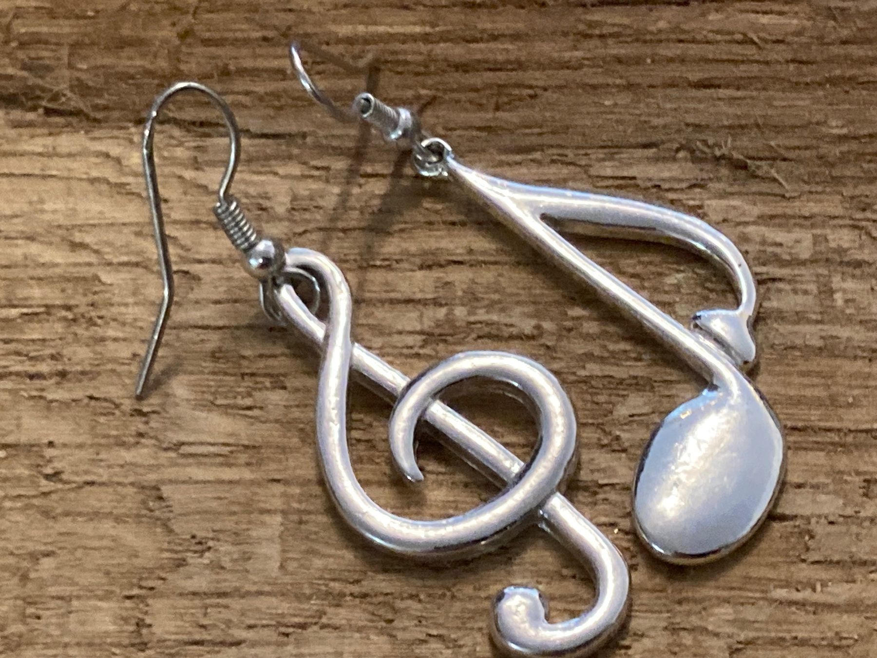 Boucles d'oreilles en argent avec cabochons violets