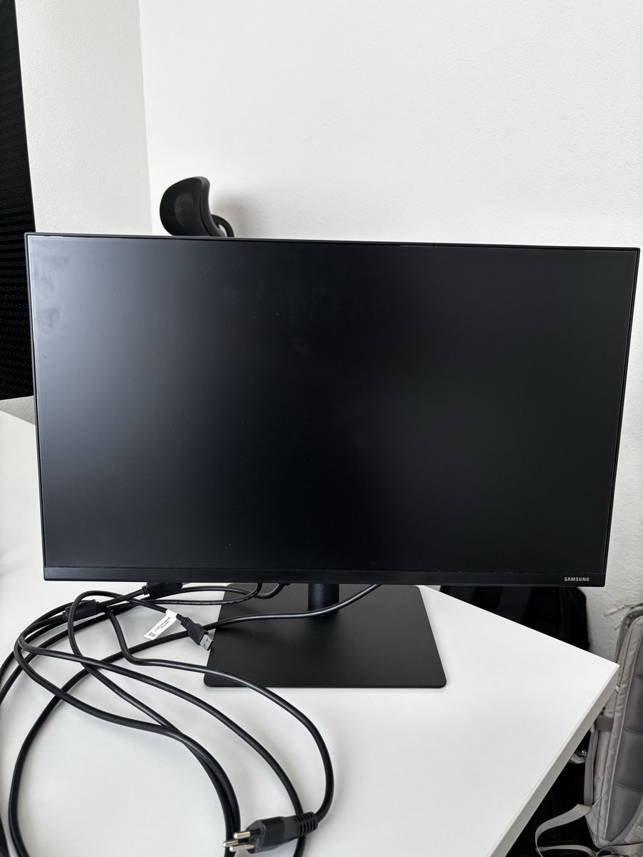 Samsung Monitore: SAMSUNG 27 Zoll Bildschrim – Gebraucht aus St. Gallen von bla_7qwr