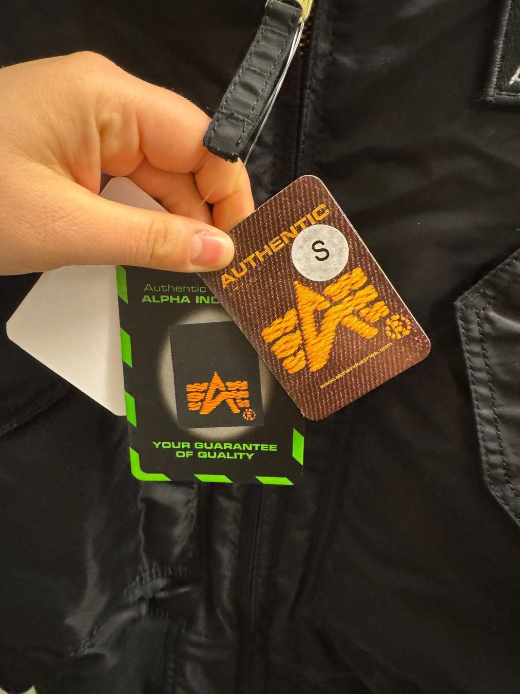 Alpha Industries Giacche: ALPHA INDUSTRIES Bomberjacke schwarz Groesse S neu – Nuovo (secondo la descrizione) da Schlieren venduto da Stadtammannamt_8952 1