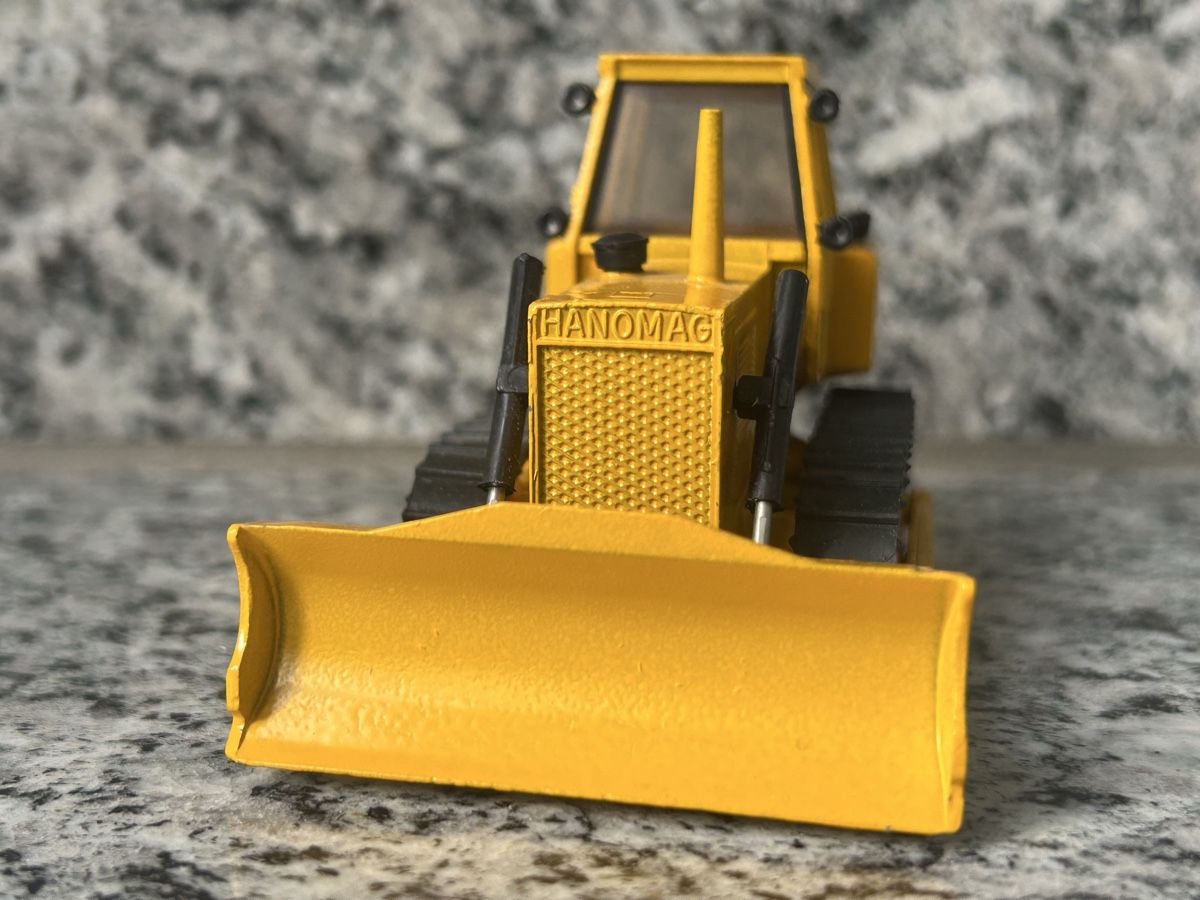 Modellbausätze & Standmodelle: Hanomag Bulldozer, 1:50 , Cursor – Gebraucht aus Horw von Tigercat635 1