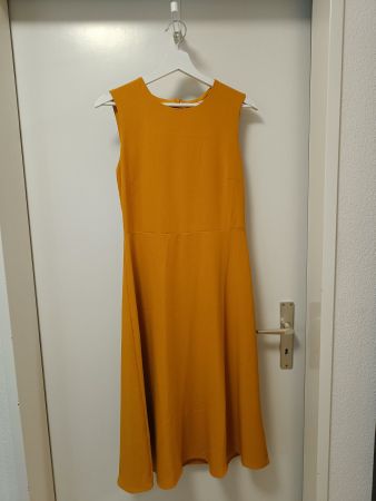 KIOMI Kleid senfgelb Gr. 36 elegantes Midikleid