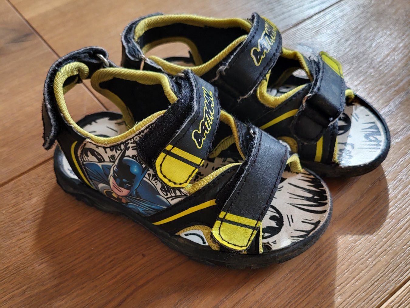 Scarpe per ragazzi: Sandalen von Batman gr. 24 – Usato da Jona venduto da Dunschere86