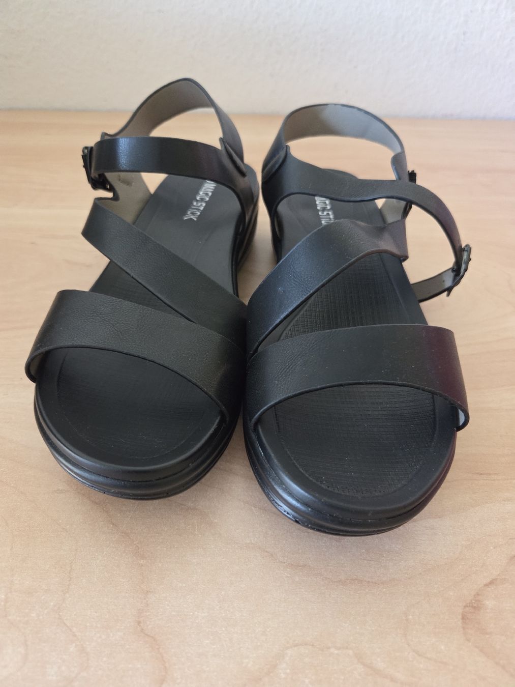 Scarpe da donna: Schwarze Kunstleder Sandalen Gr.39 Neu – Nuovo (secondo la descrizione) da Winterthur venduto da katzen07 3