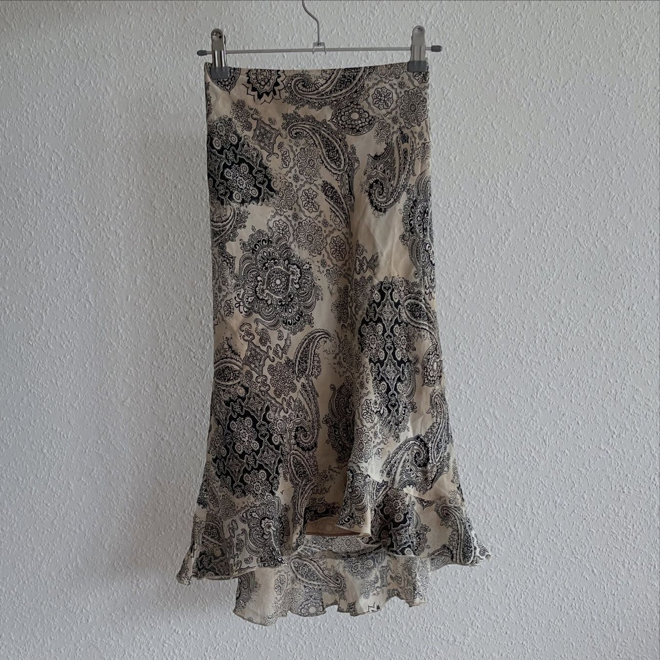Pimkie Gonne: Paisley Print Ruffle Midi Skirt – Usato da Genève venduto da toandfrom