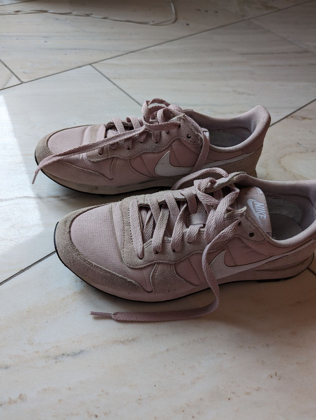 Scarpe da donna: Nike Sneaker rosé echt Leder und Textil 39 – Usato da Neuheim venduto da sh0_gbz7 2