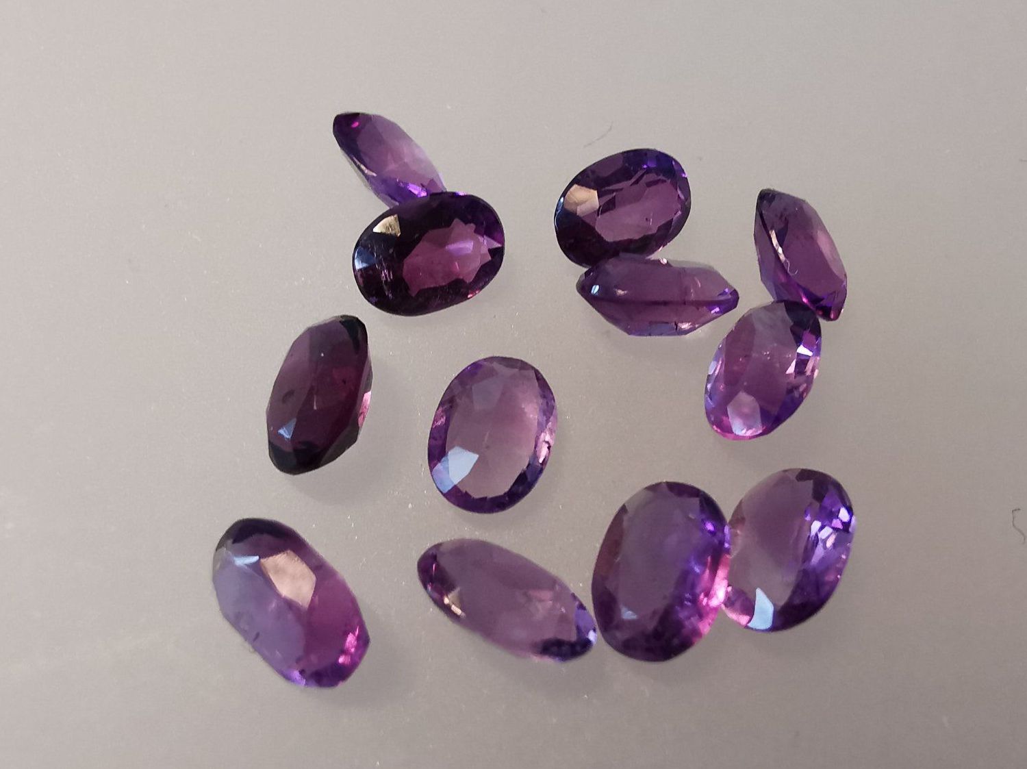 Pierres précieuses: 1 Stk. von 12 Amethysten, oval 7 x 5 mm,  AAA – Neuf avec emballage d'origine à Dierikon par Buntspecht-10 3