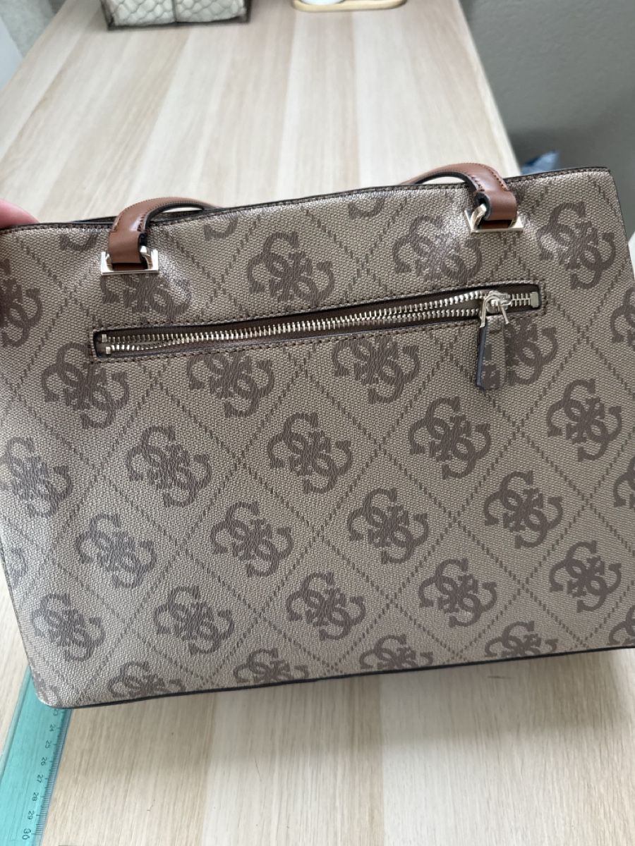 Guess Sacs femmes: Guess Sac épaule – Neuf (Voir description) à Tavannes par flo_h2m6 3