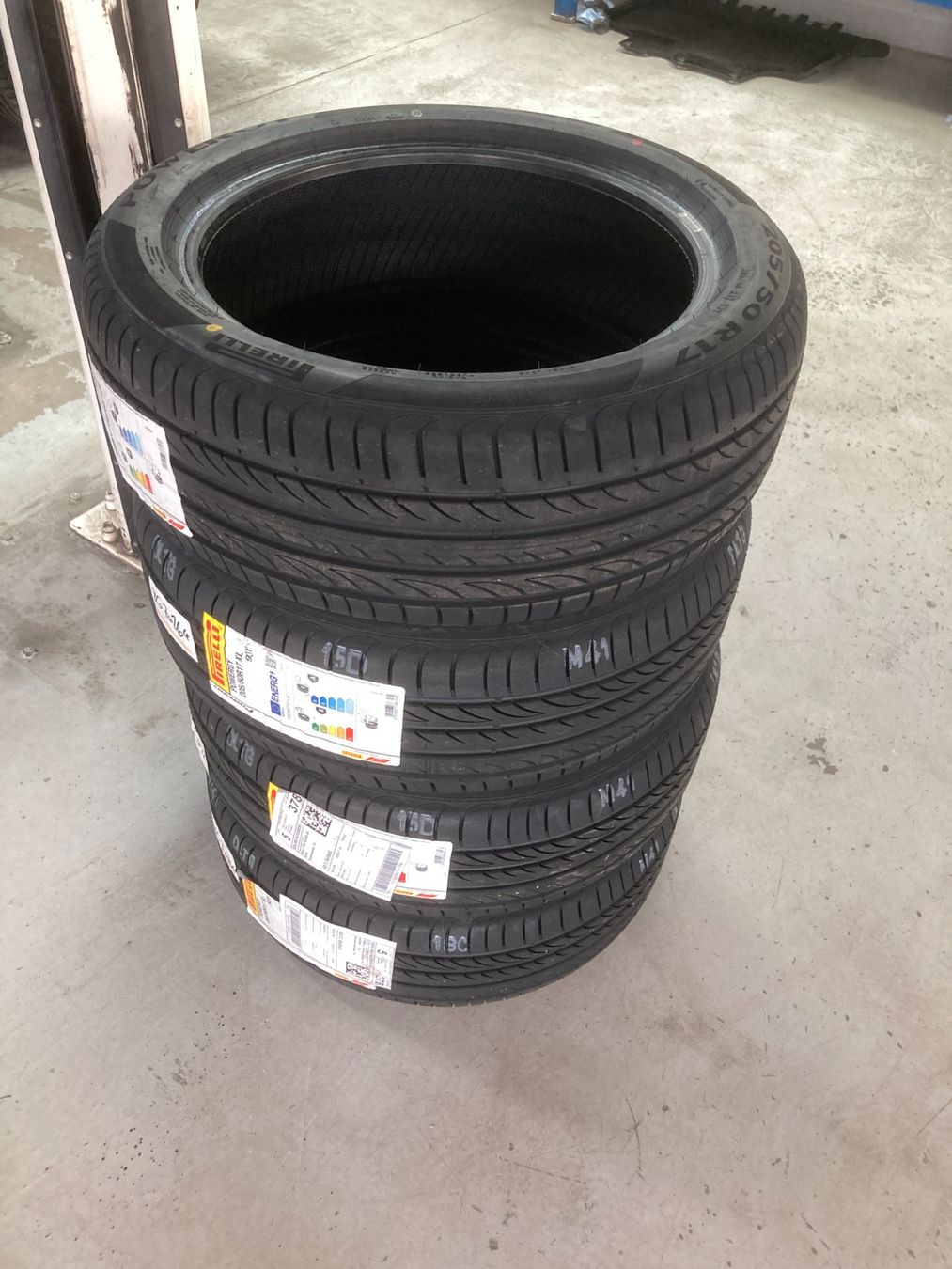 Pneus & Kompletträder: 205/50R17 Sommerpneu Pirelli – Neu und originalverpackt aus Cham von WB2223