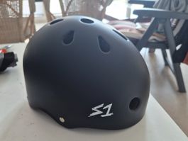 S-One (S1) Lifer Helmet in Black Matte, Größe M.