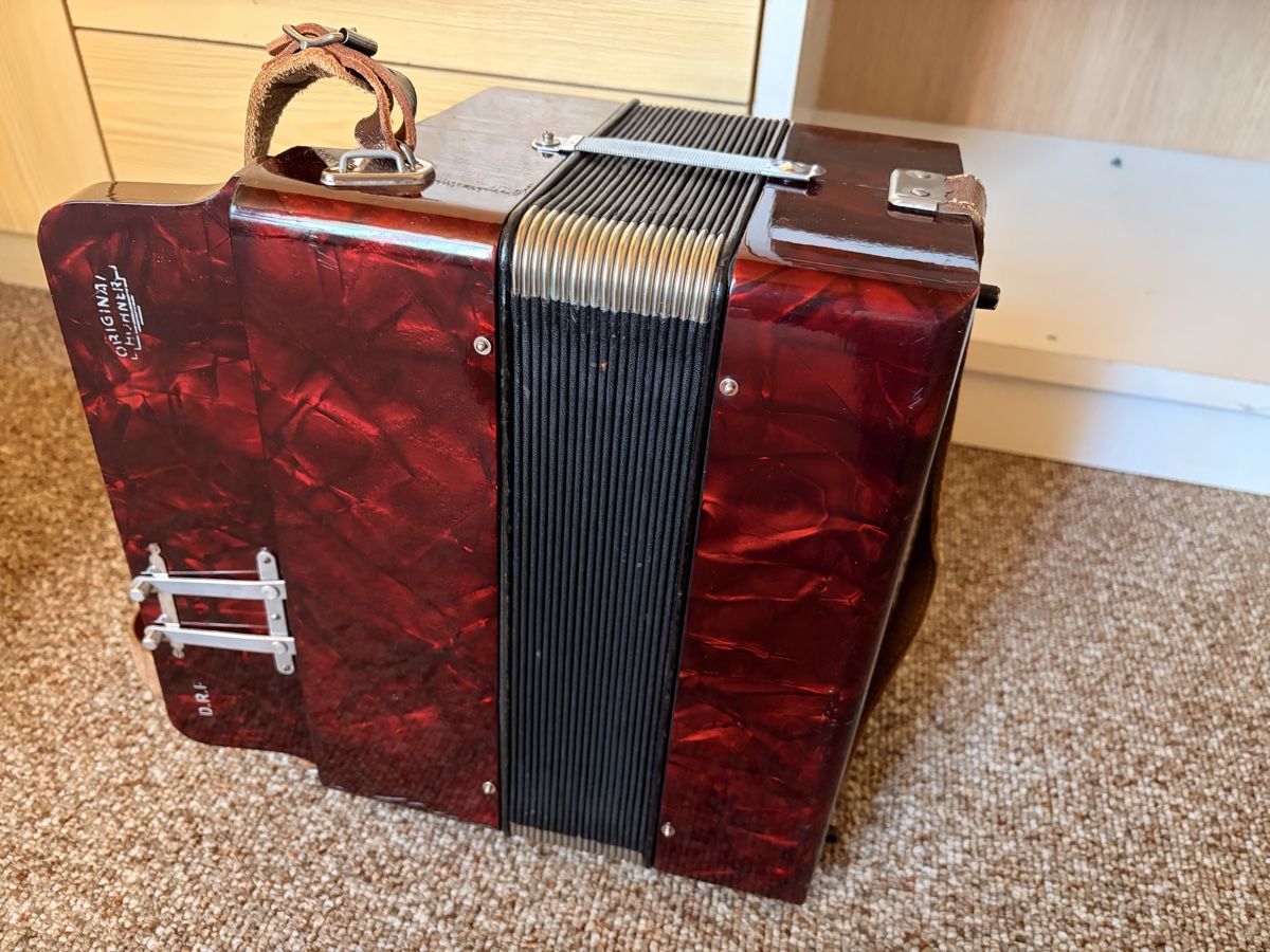 Hohner Strumenti musicali: Hohner Norma III Akkordeon / Handorgel mit Originalkoffer – Usato da St. Gallen venduto da crutz93 5