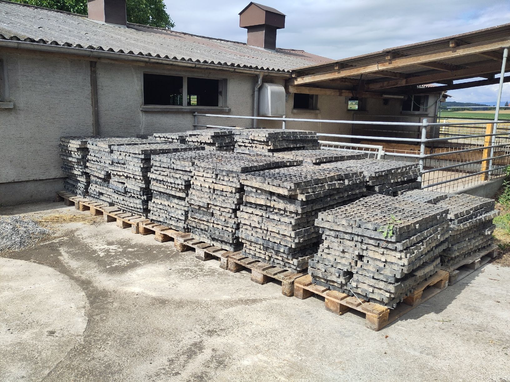 Revêtements de sol: Eco Raster - ca 130 m2 Occasion E50 – D'occasion à Schüpfen par shoth8