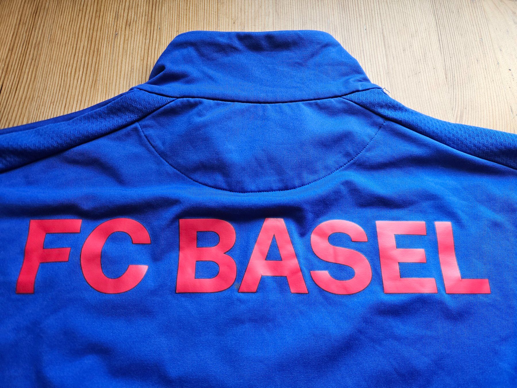 Maillots de corps & Pantalons: FC Basel Trainingsoberteil Macron #17 Grösse M FCB Jacke – D'occasion à Hägglingen par United-Village-Trade 6