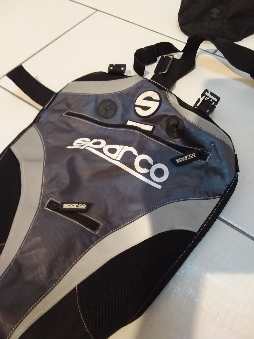 Autos: Sparco Drink Bag 01045NR – Defekt aus Ligornetto von Gurzo 1