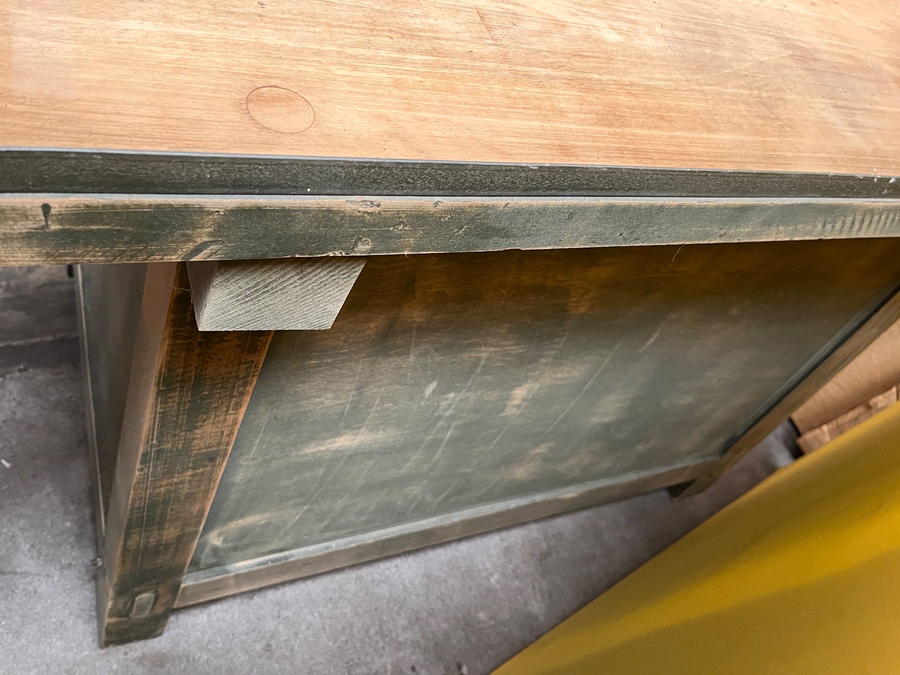 Banchi da lavoro: Industrie Design Komode Werkbank Hobeltisch – Usato da Brienz BE venduto da hey_z9vg 4