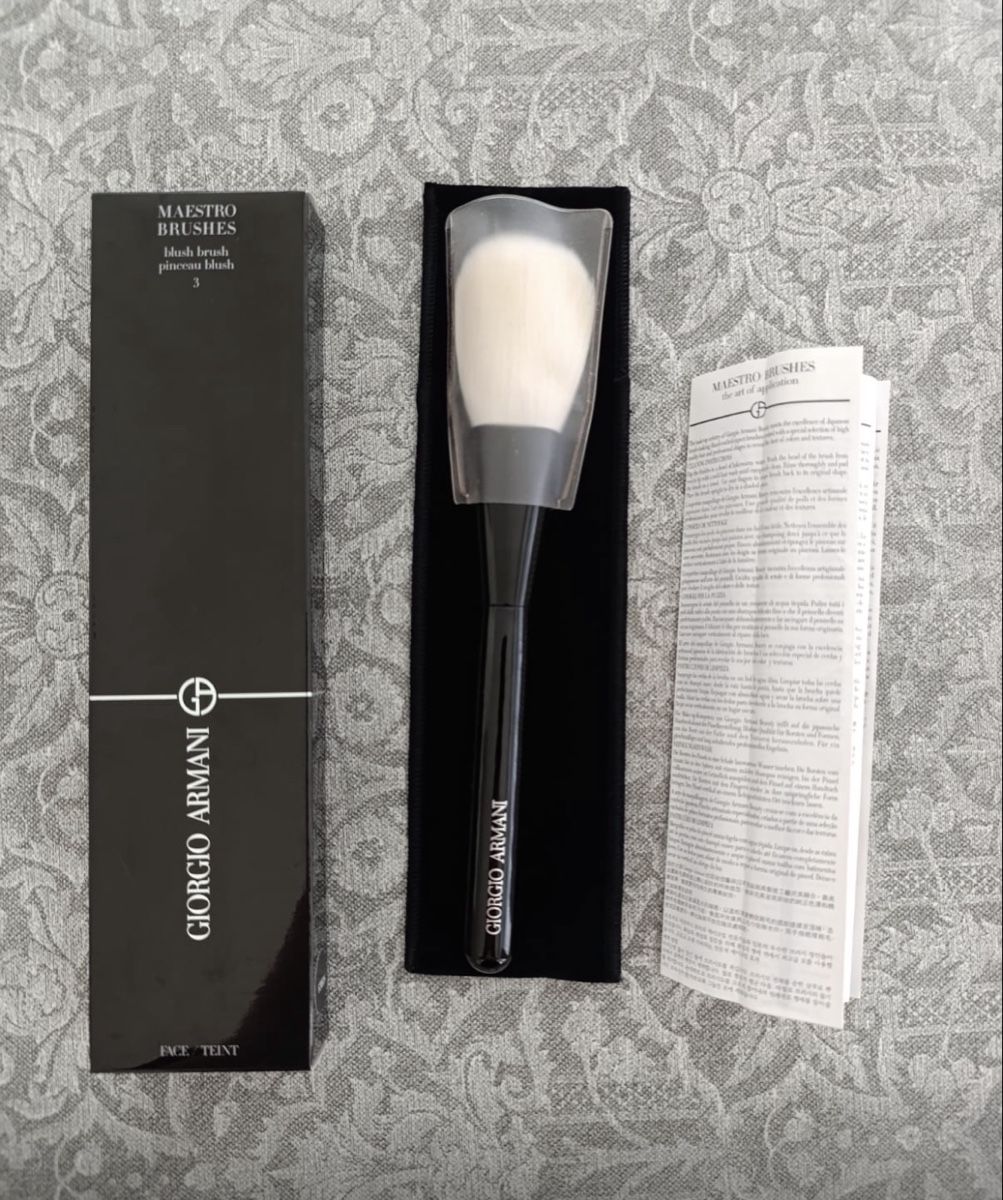 Armani Make-up: Giorgio Armani Maestro Brush #3 Blush Brush – Nuovo e nell'imballaggio originale da Hergiswil NW venduto da pol_9dl8 3