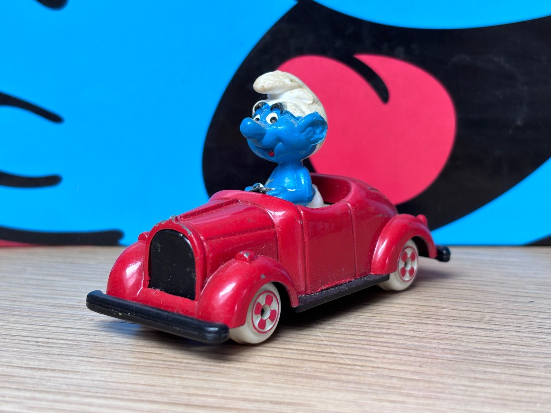 Figuren: Metall-Auto mit Schlumpf / Italien 1983 – Gebraucht aus Lyss von Duckszone
