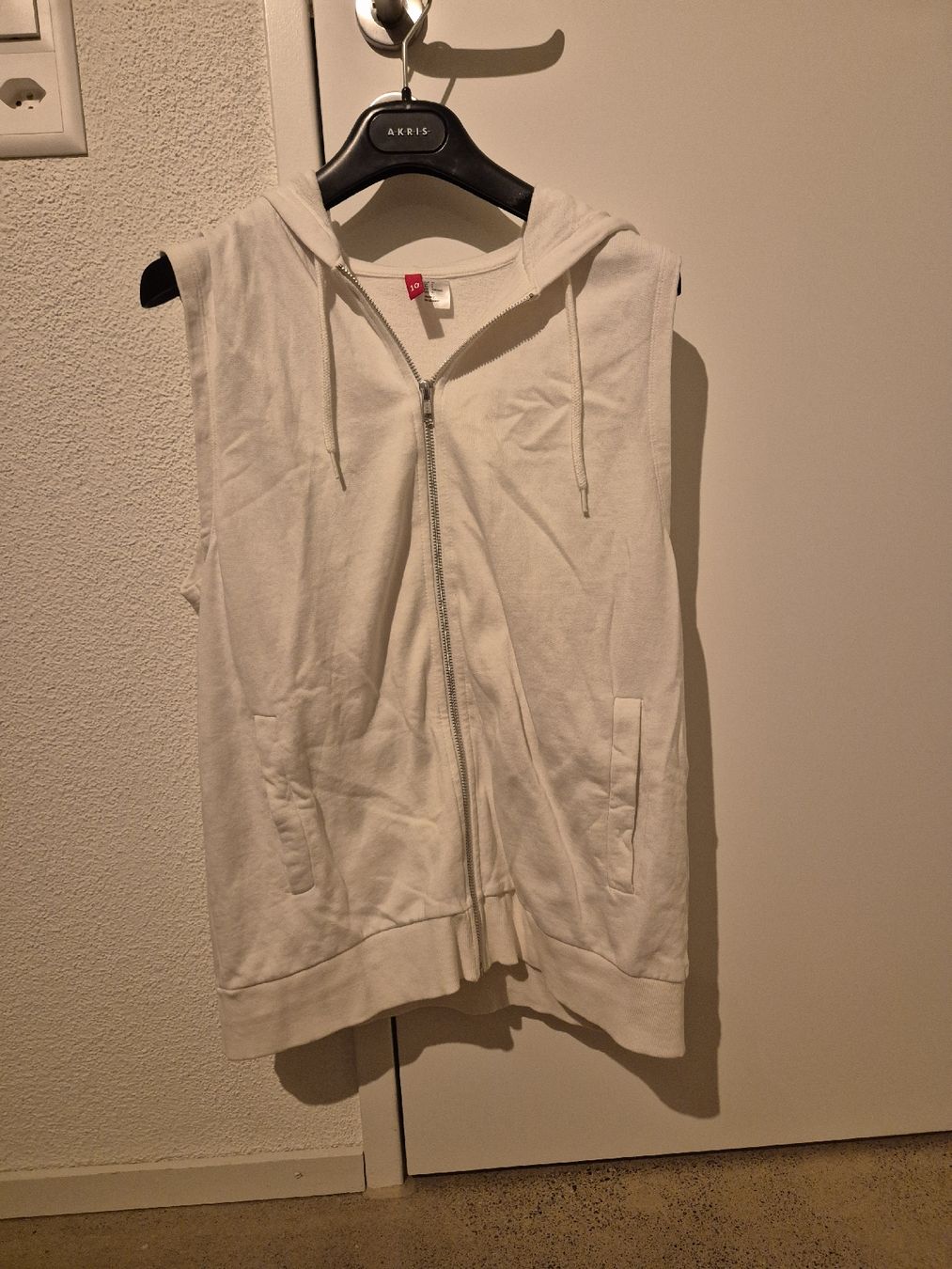 H&M Gilet & Giacche senza maniche: Ärmellose Baumwollweste mit Kapuze – Usato da Schlieren venduto da nat_76vd