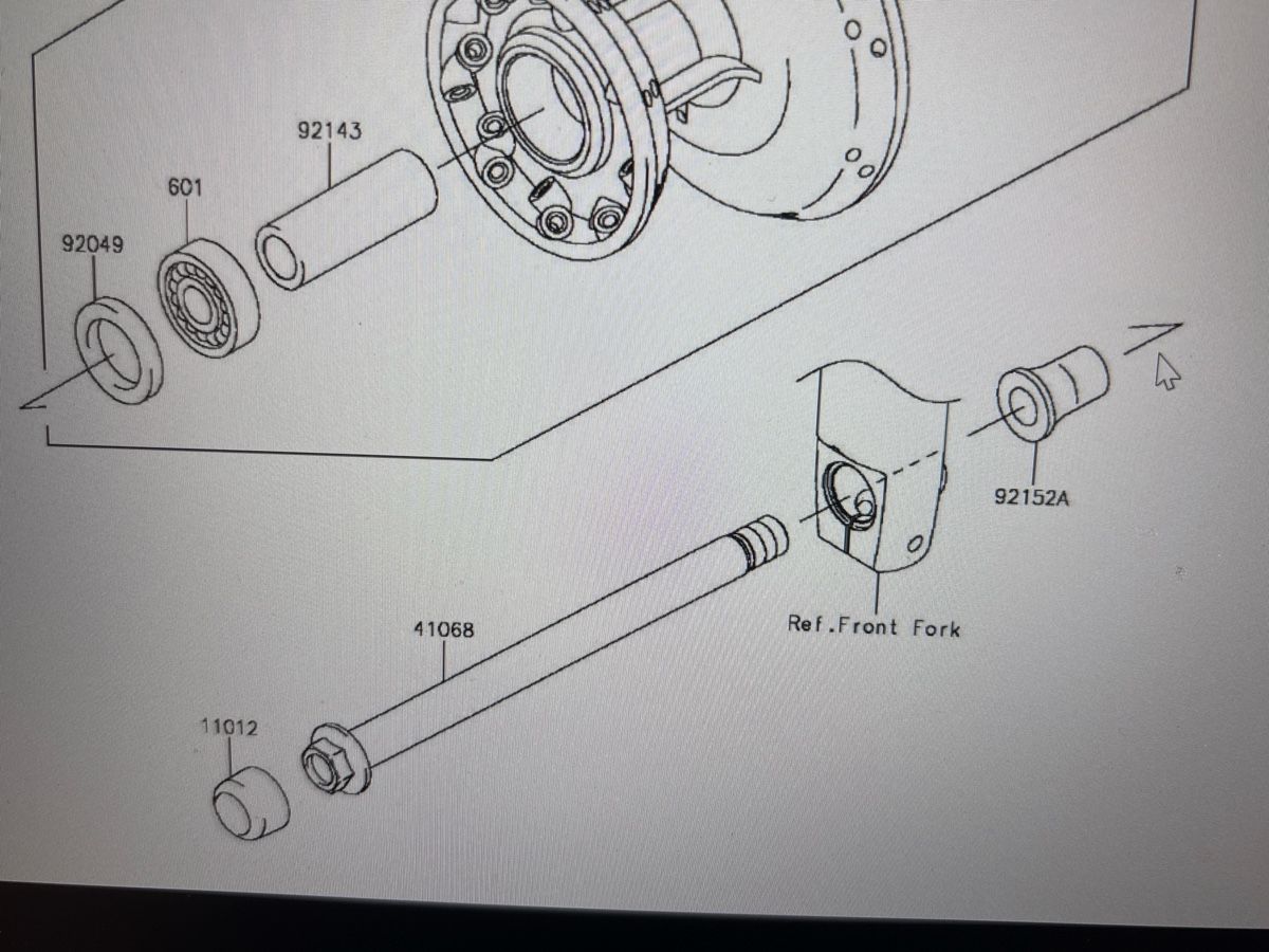 Kawasaki Tutti i ricambio per moto: Kawasaki W800 vorderachse mit Konus – Nuovo (secondo la descrizione) da Steinhausen venduto da max_t55x