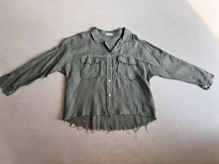 Khakifarbenes Leinenjäckli oder Bluse