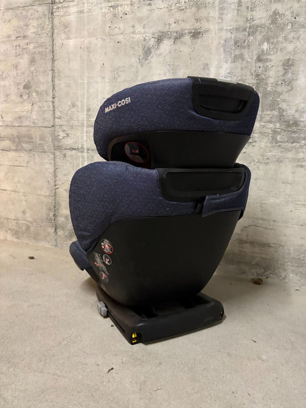 Maxi-Cosi Auto-Kindersitze: Maxi Cosi Kindersitz mit Docking Station – Gebraucht aus Ortschwaben von Zopilote 1