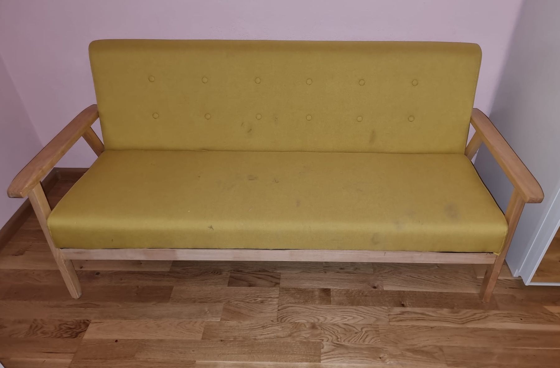 Divani: Sofa 2-Sitzer Holzgestell Senfgelb gebraucht – Usato da Ormalingen venduto da FOMOCO1 1