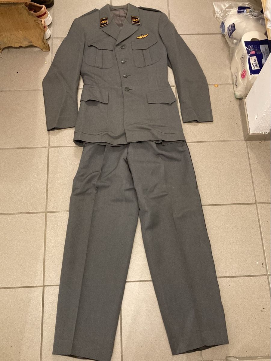 Schweizer Armee Uniformi: Uniform Pilot CH Armee 50er Jahre – Usato da Rafz venduto da Megalithiker