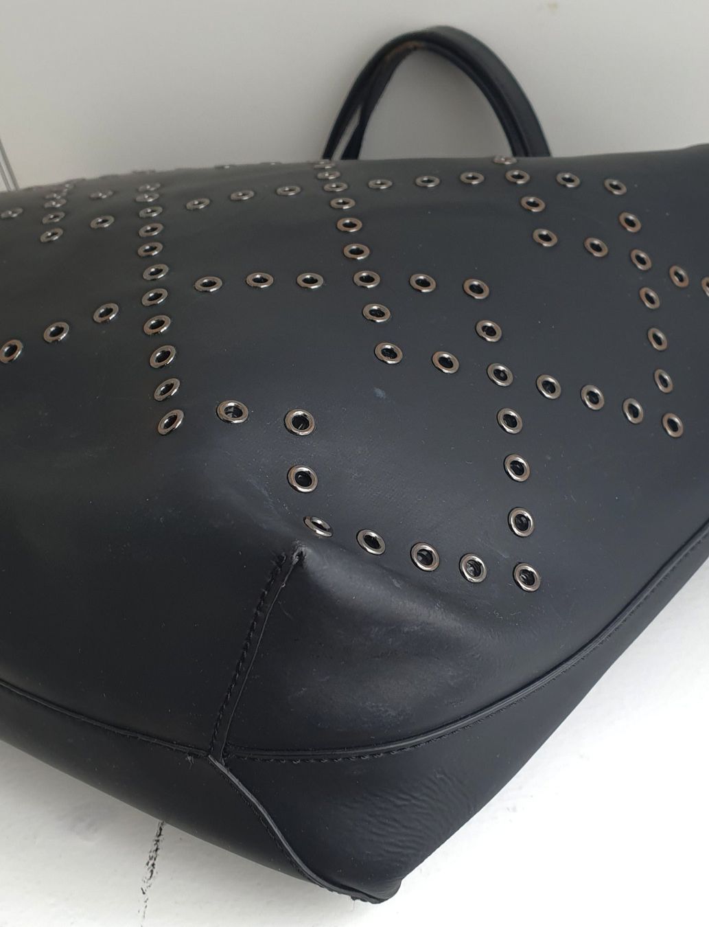 Marc Jacobs Taschen für Damen: Marc Jacobs Henkel/Schulterrtasche Leder Schwarz – Gebraucht aus Niederteufen von Mira_72 3