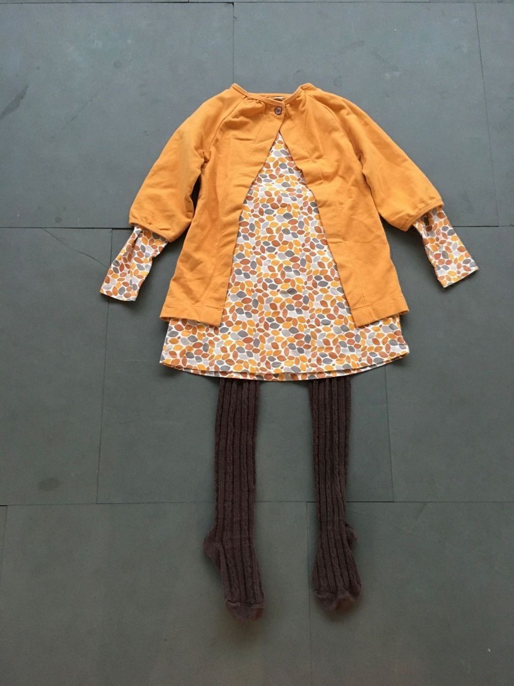 Vertbaudet Lotti & Set di vestiti: Sweatkleid,Gr.126 eher 122 + Stumpfhosen – Usato da Teufen AR venduto da Maleaa 1