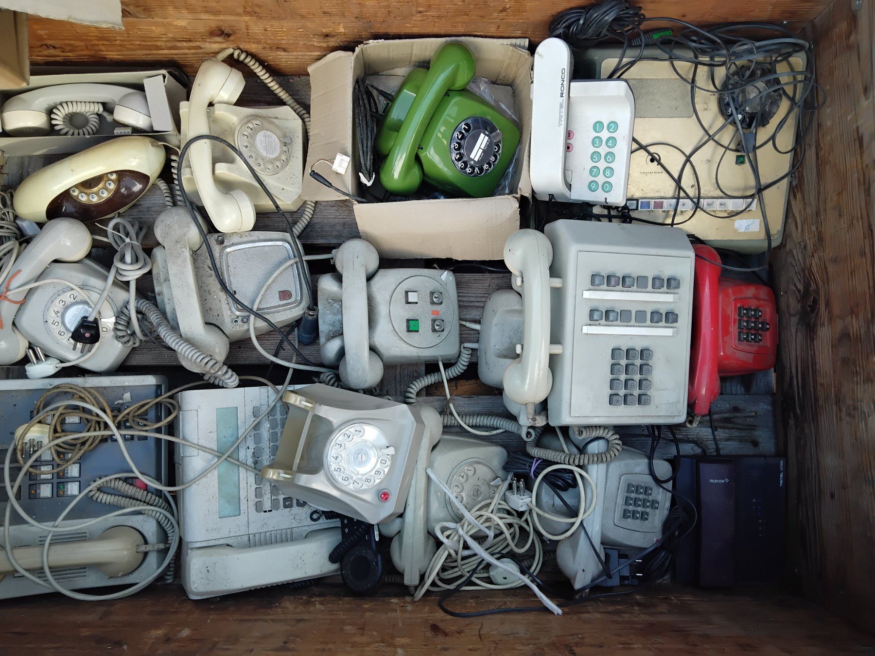 Telefone: Schweizer Telefone – Defekt aus Nuglar von lampa-radio