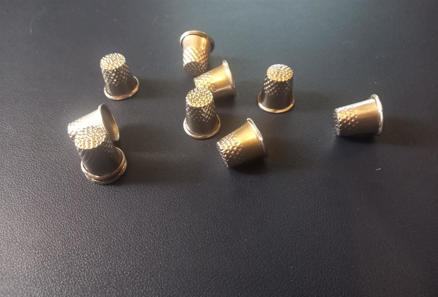 Fingerhüte: 60x Fingerhüte aus Stahl - Dés à coudre en acier – Neu und originalverpackt aus Lausanne von novastoris