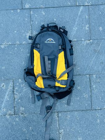 Rucksack Dakine grau gelb gebraucht mit Gebrauchsspuren