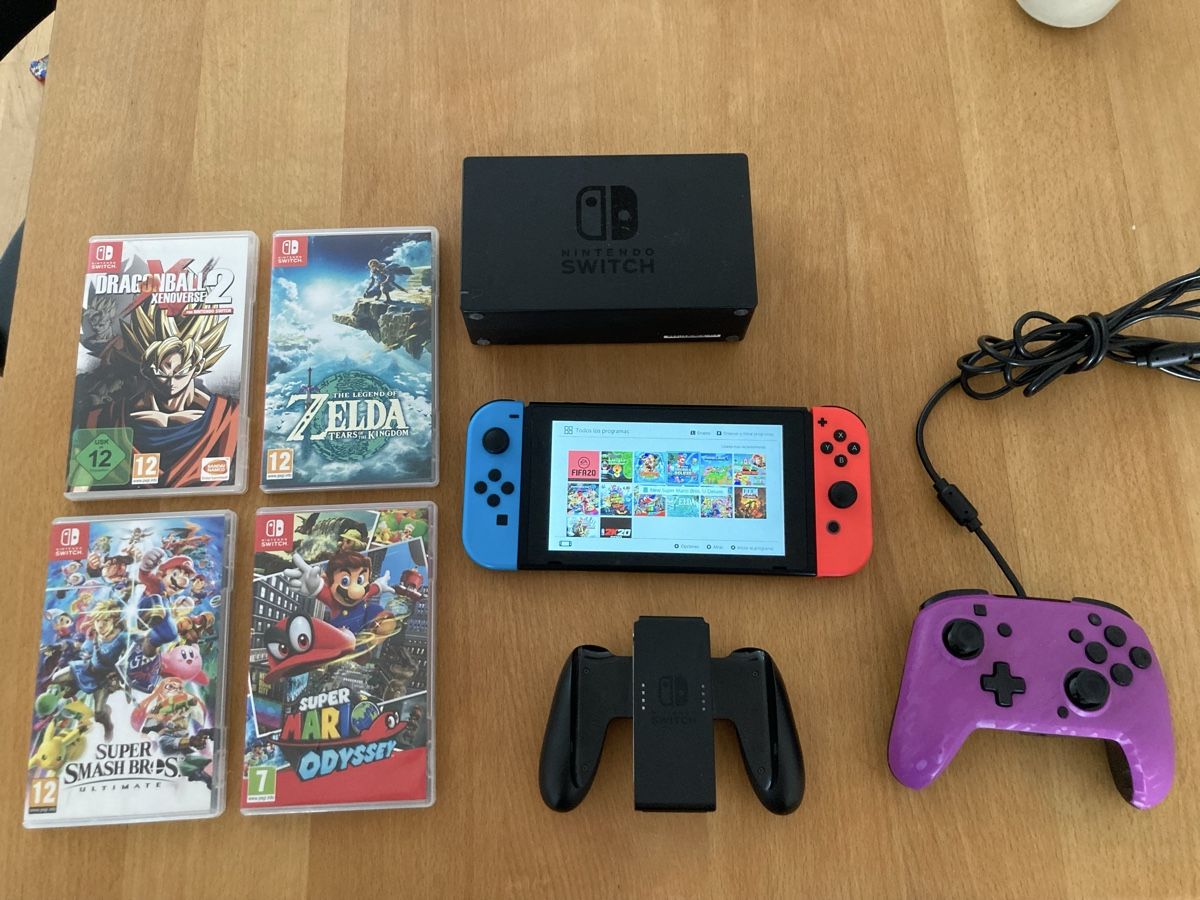 Nintendo Console: Nintendo Switch console with 4 games and some digital games – Usato da St. Gallen venduto da Parrotb
