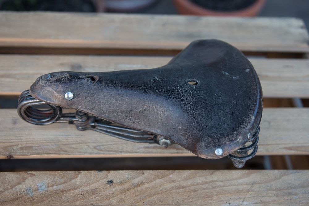 Pezzi di ricambio: Kultiger Vintage-Ledersattel mit Federn - wie Brooks – Usato da Diepoldsau venduto da Dau0