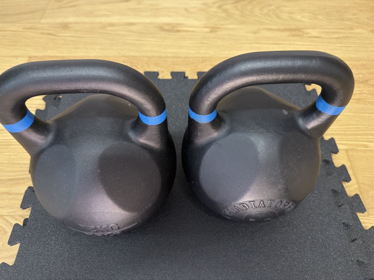 Hanteln & Gewichte: Gladiatorfit Competition Kettlebell 2x12Kg – Gebraucht aus Effretikon von Happy0Feet 1